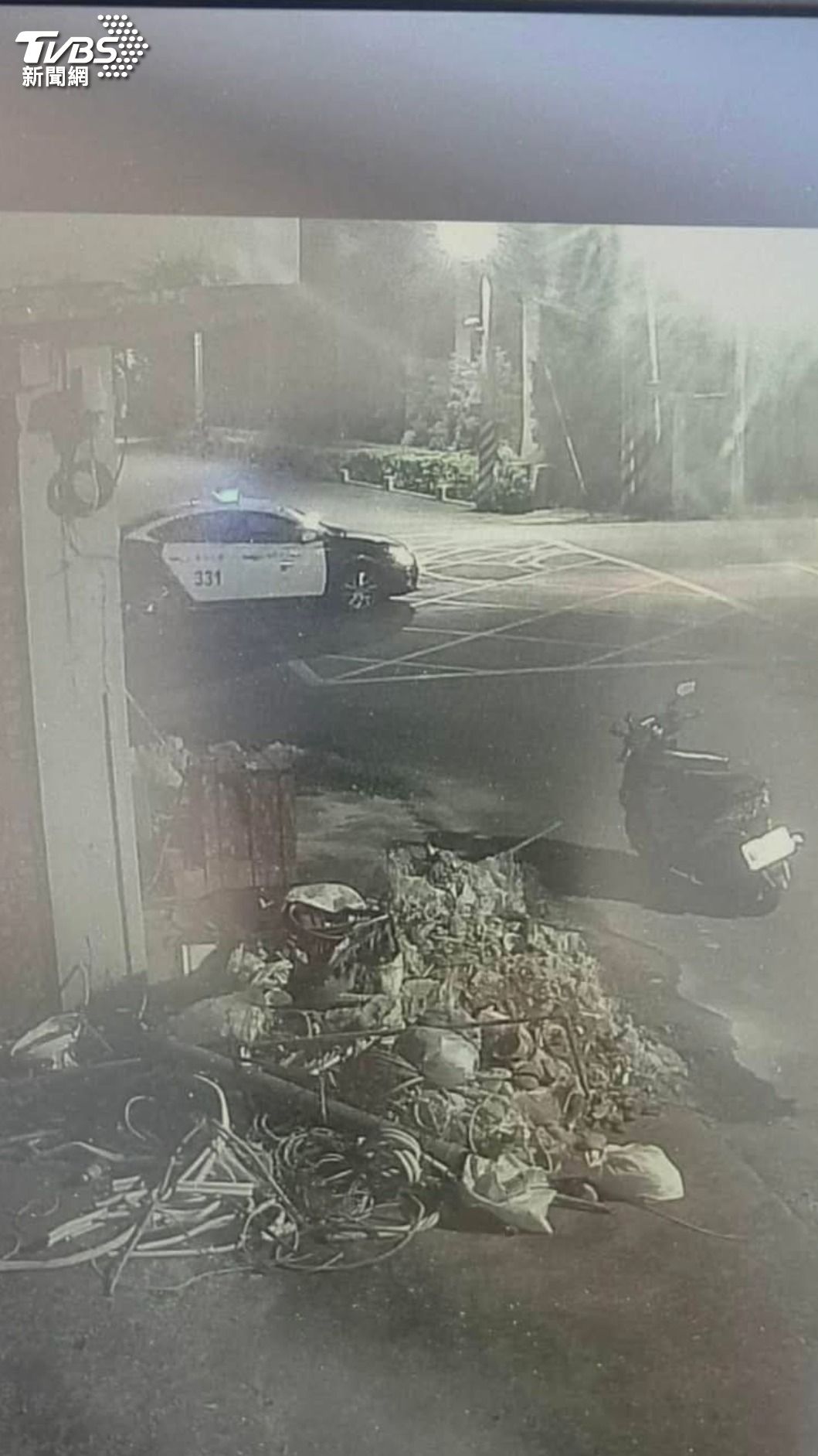 警車經過仍敢偷,海埔路工地連遭闖入。(圖/翻攝新竹大小事)