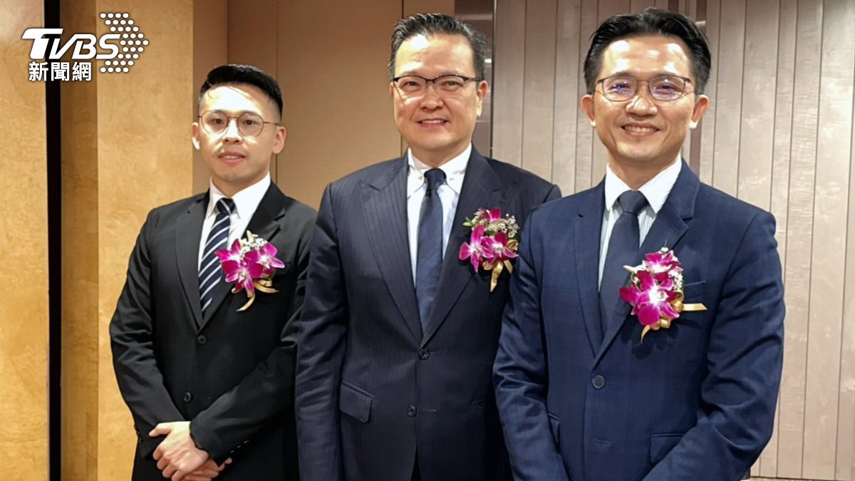 宏碁子公司海柏特(6884)財務長陳瑋浩、董事長侯知遠、執行長林俊男(左而右)。(圖/謝佩穎攝)