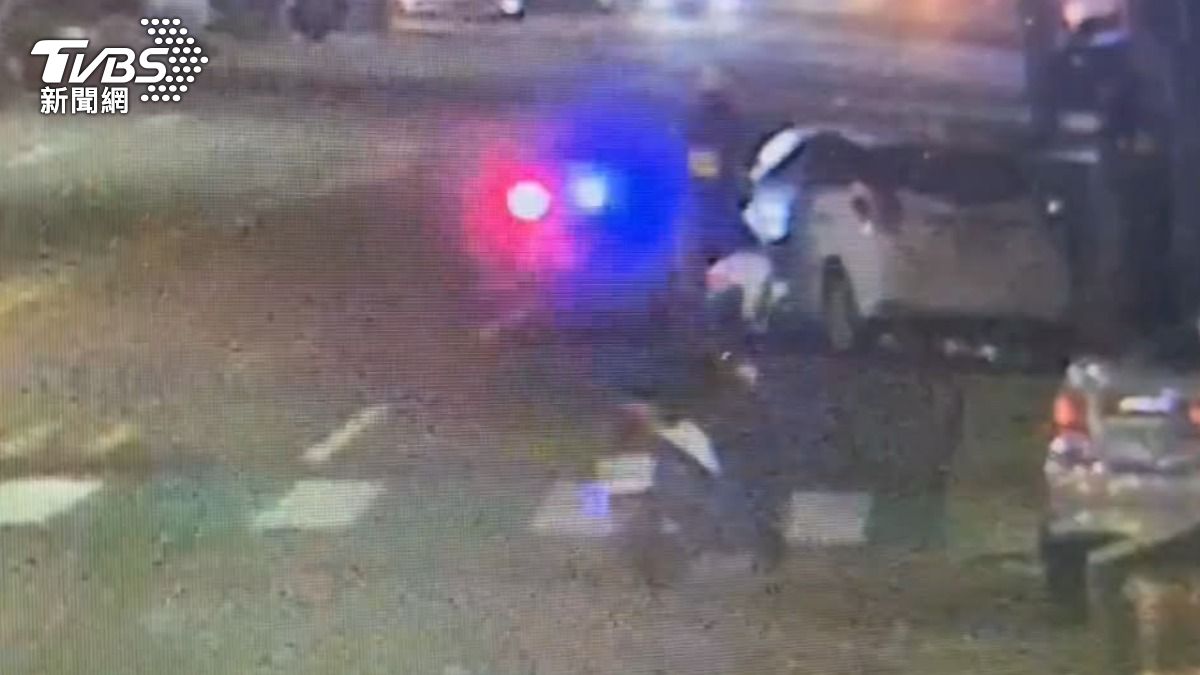 車禍暴露殺人通緝犯，「車內藏毒」當場逮。（圖／民眾提共）
