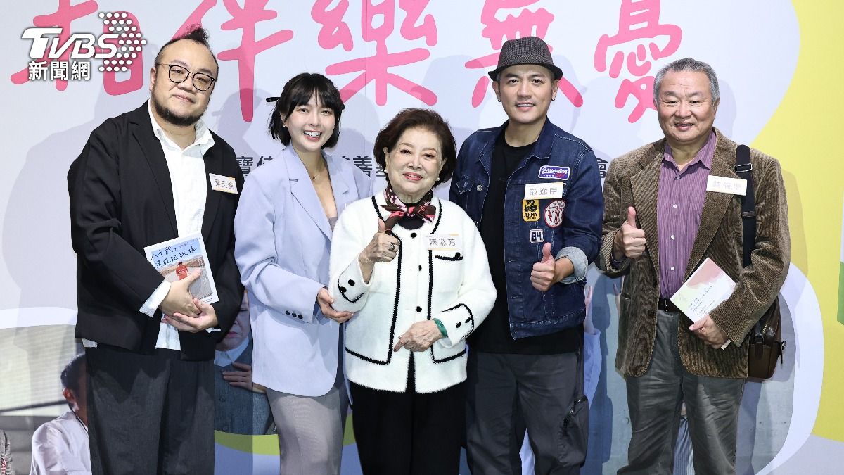 導演葉天倫(左起)、黃沐妍、陳淑芳、范逸臣以及鍾倫理出席短片《你說,我想聽》記者會。(圖/張哲鳴攝)