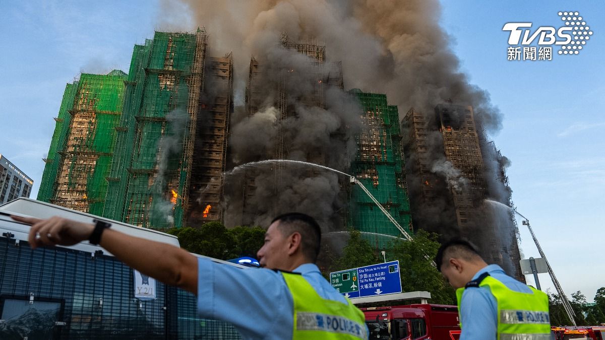 香港新界大埔一個住宅區今天發生大火。（圖／達志影像美聯社）
