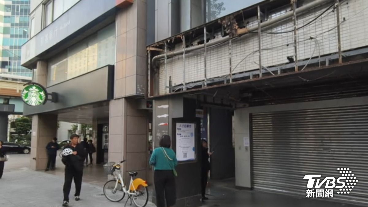 台北南京復興商圈出現疑似首家瑞幸門市的店面,緊鄰星巴克。(圖/TVBS)