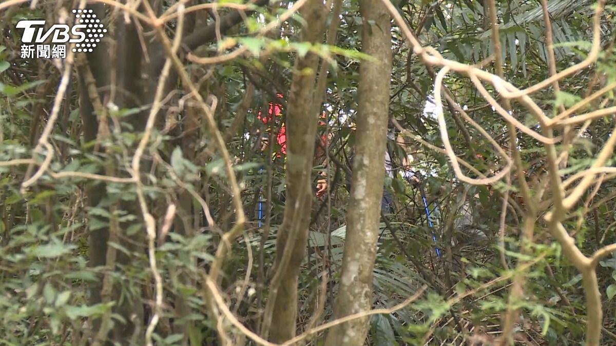 軍人登山新手挑戰唐八 受困溪谷靠水源活6天。(圖/TVBS)