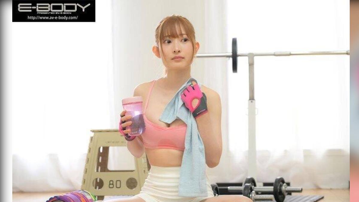 已婚的彌美衣紗覺得日子太單調才選擇走AV之路。(圖/翻攝自X)