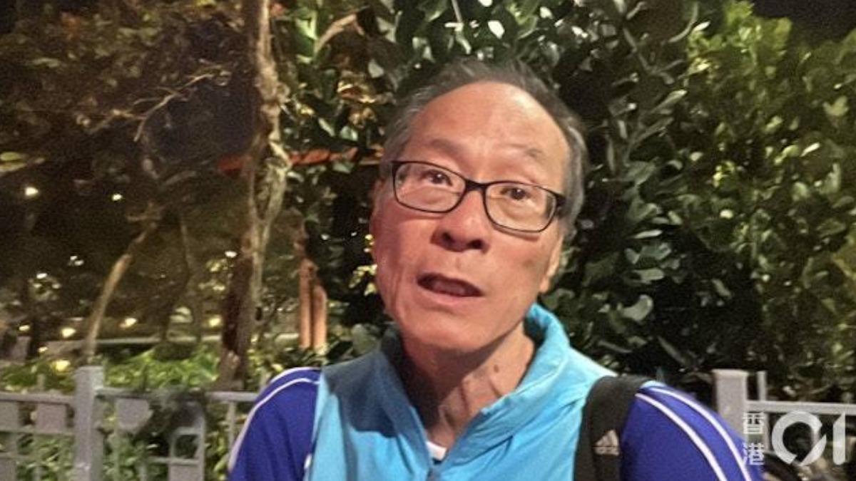 居民張先生表示自己聽到消防鳴笛聲以及聞到燒焦味才知有火警。（圖／香港01）