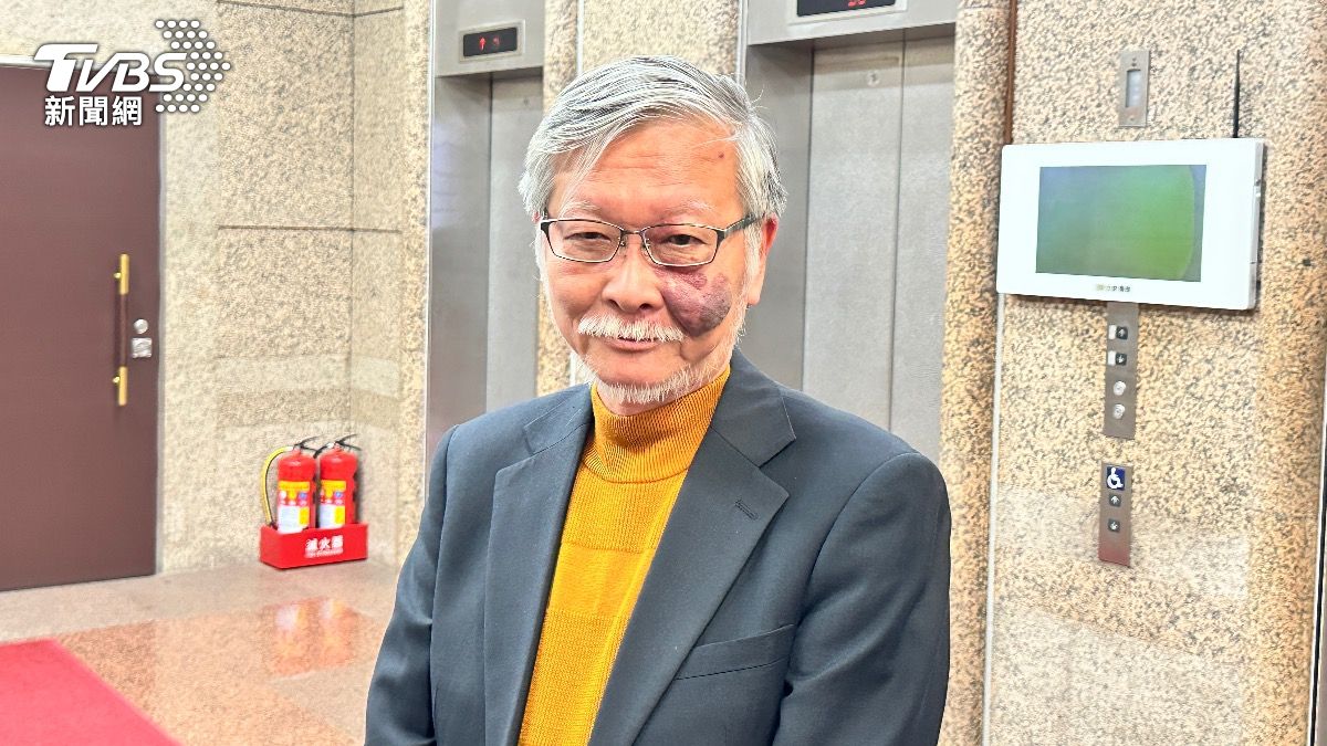 民進黨廉政會主委邱駿彥26日晚間在廉政會例會後受訪。（圖／潘袁詩羽攝）