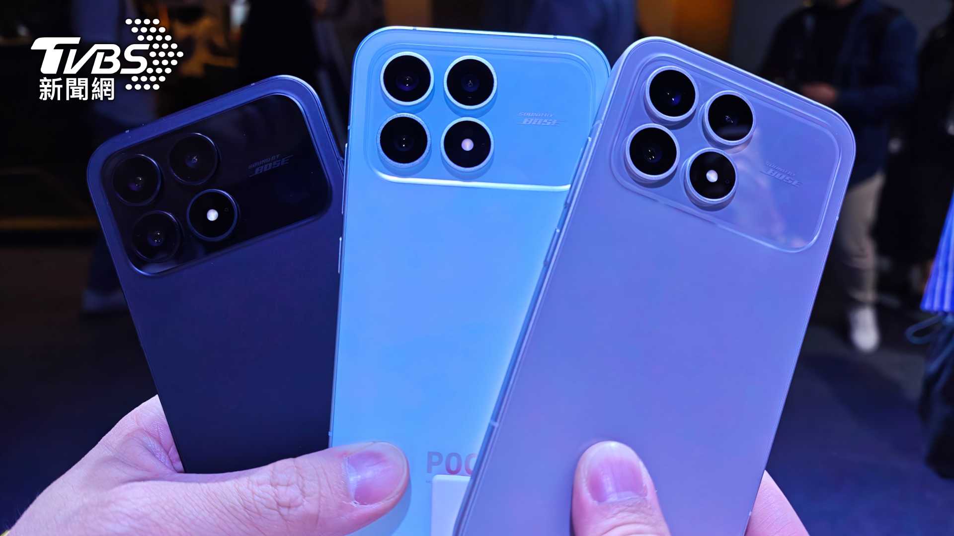 POCO F8 Pro則首次導入玻璃一體冷雕工藝,機身呈現玉石般通透質感,推出黑色、綠色與鈦銀色三款配色。(圖/TVBS)