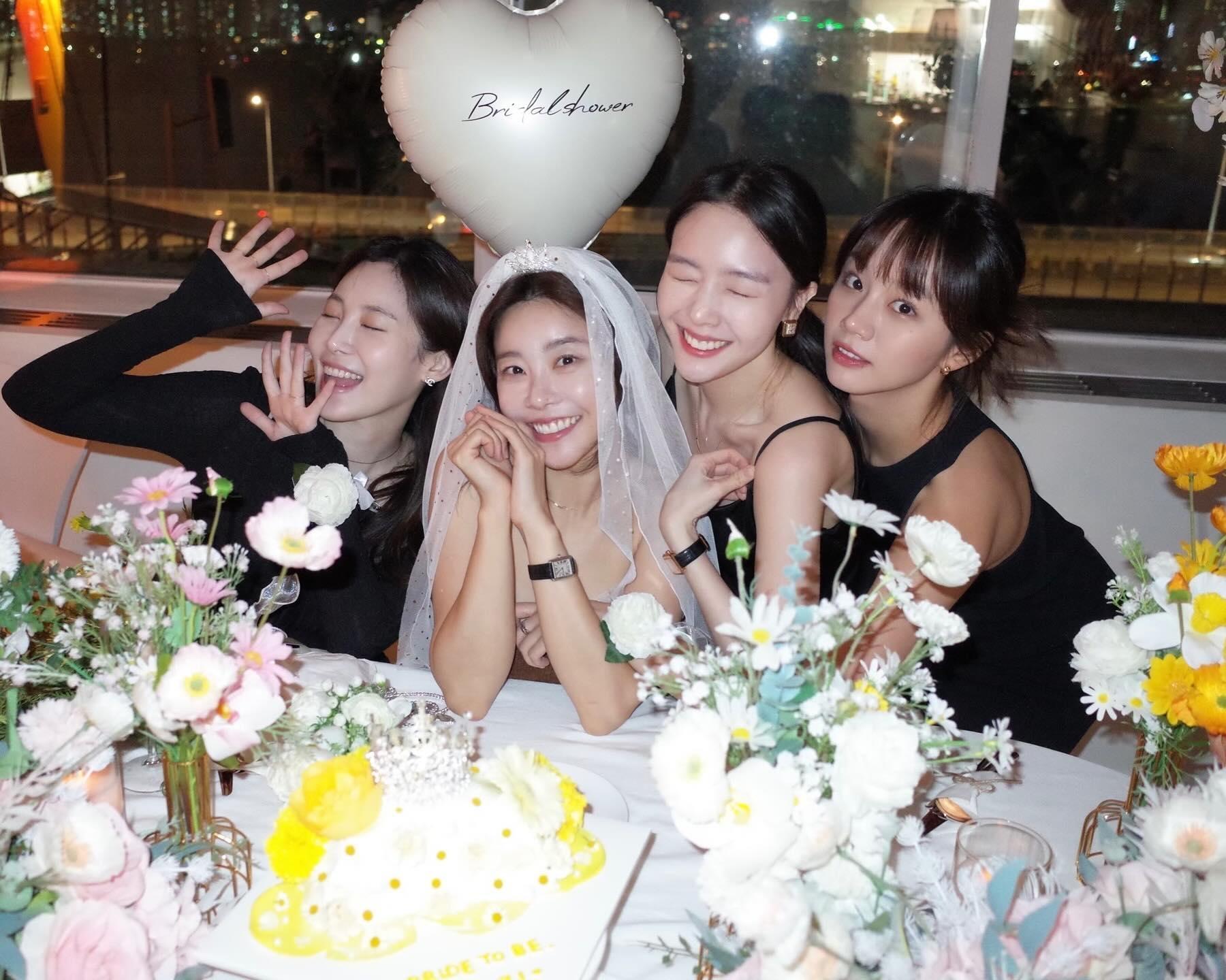 Girl’s Day曾在2023年素珍的婚禮上重聚。（圖／翻攝自hyeri_0609 IG）