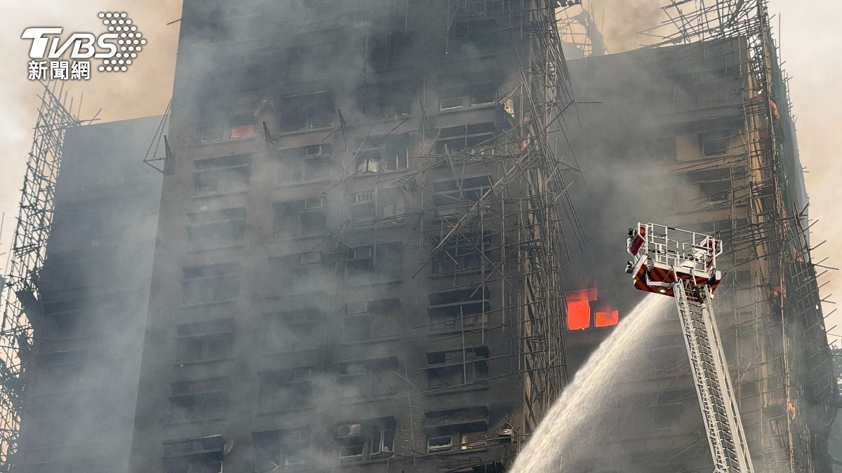 香港大埔宏福苑大火,造成至少44人死亡、279人失聯。(圖/吳奎炎攝)