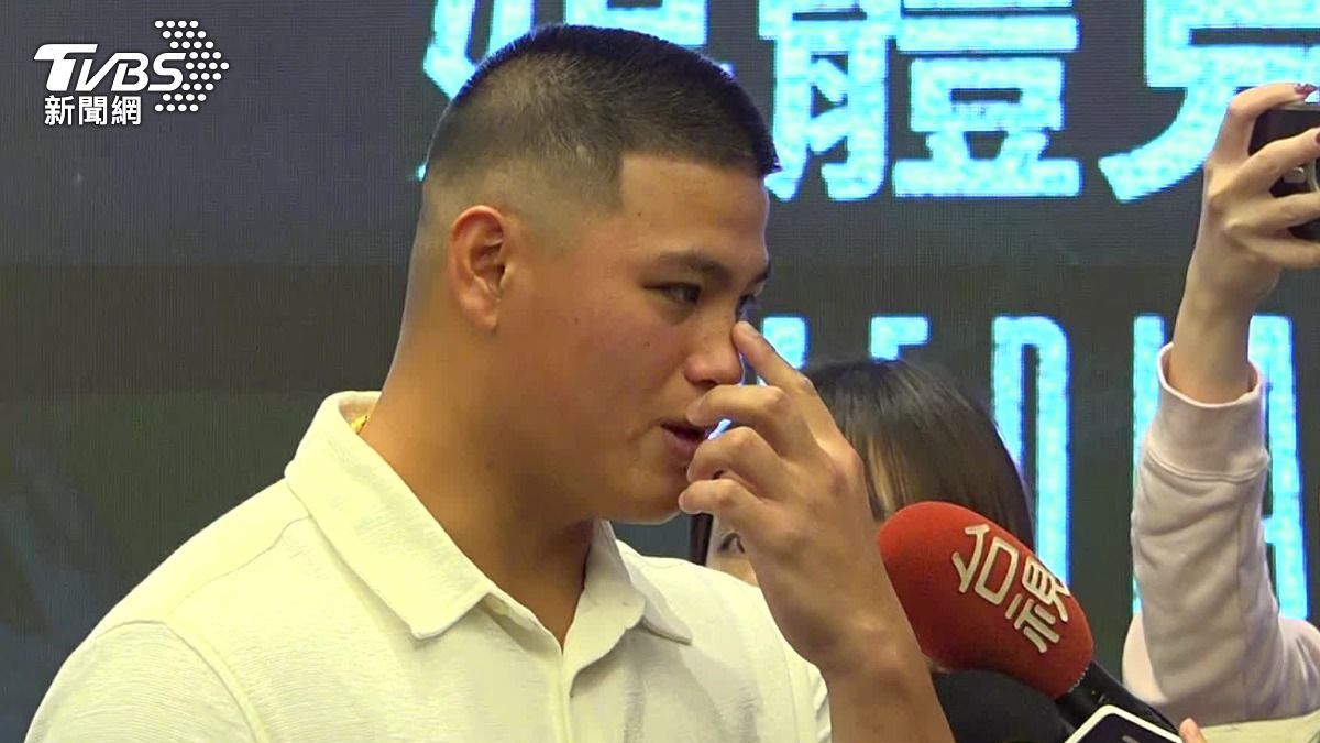 李灝宇表示在賽季中,鼻中膈不慎斷裂。(圖/TVBS)