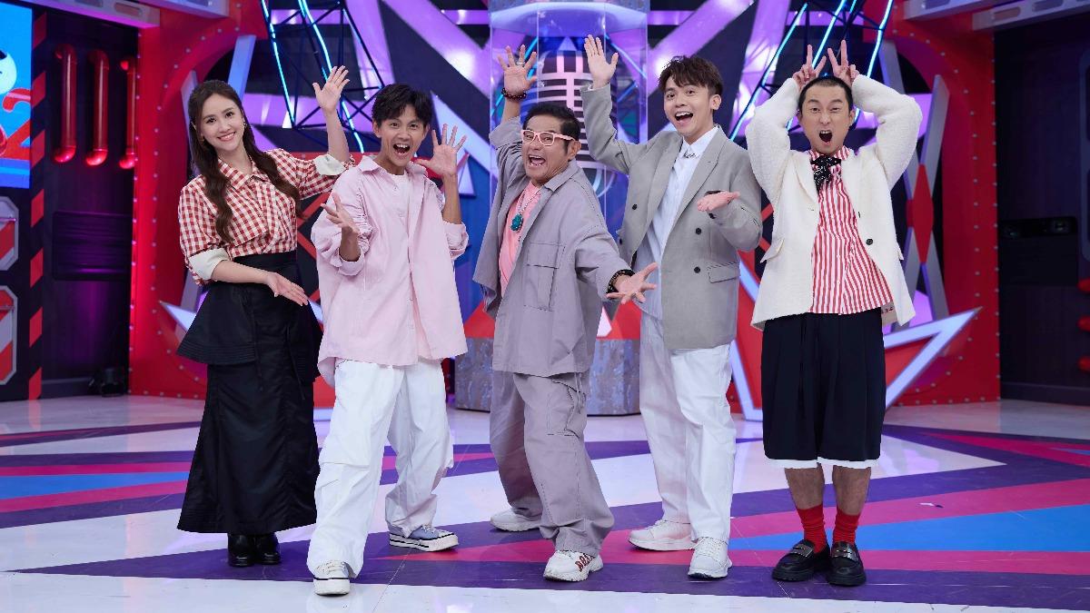 Sandy（左起）、阿翔、許效舜、黃豪平、浩子。（圖／公視台語台提供）