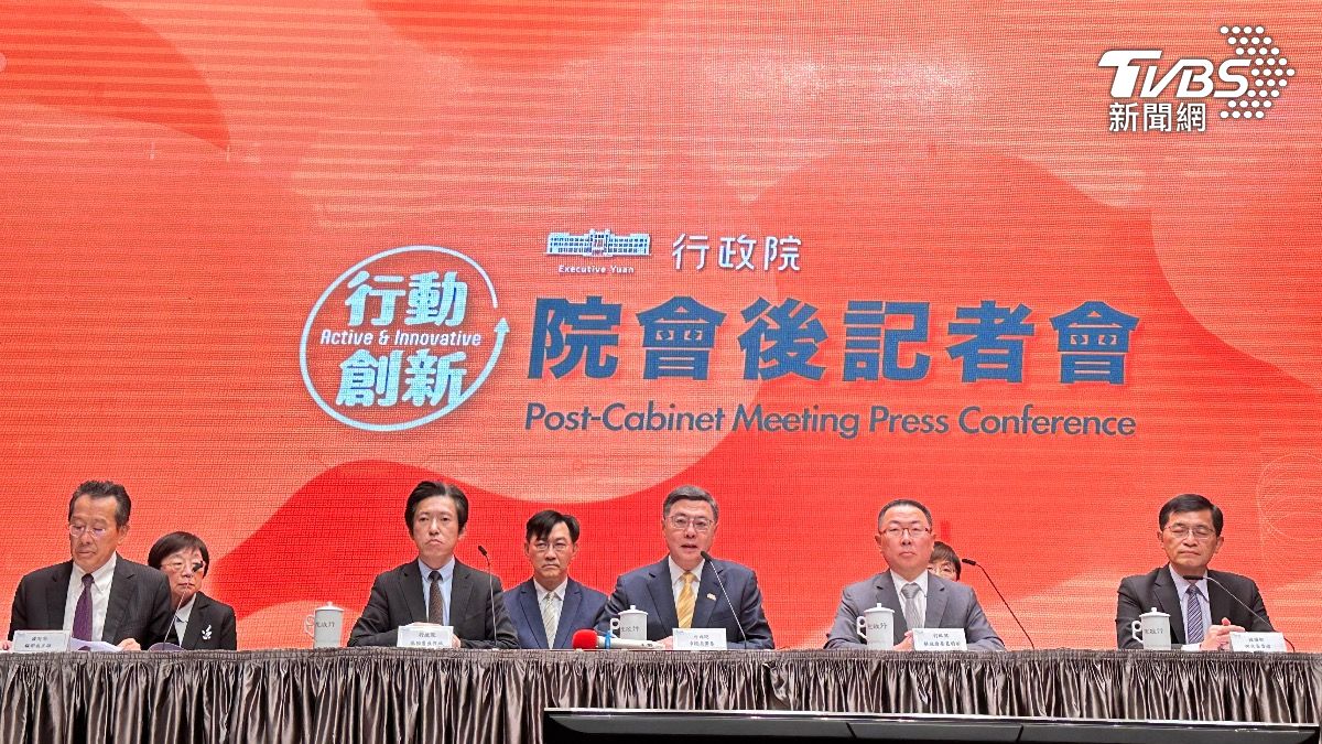 卓榮泰宣布對《財劃法》提出覆議。(圖/潘袁詩羽攝)