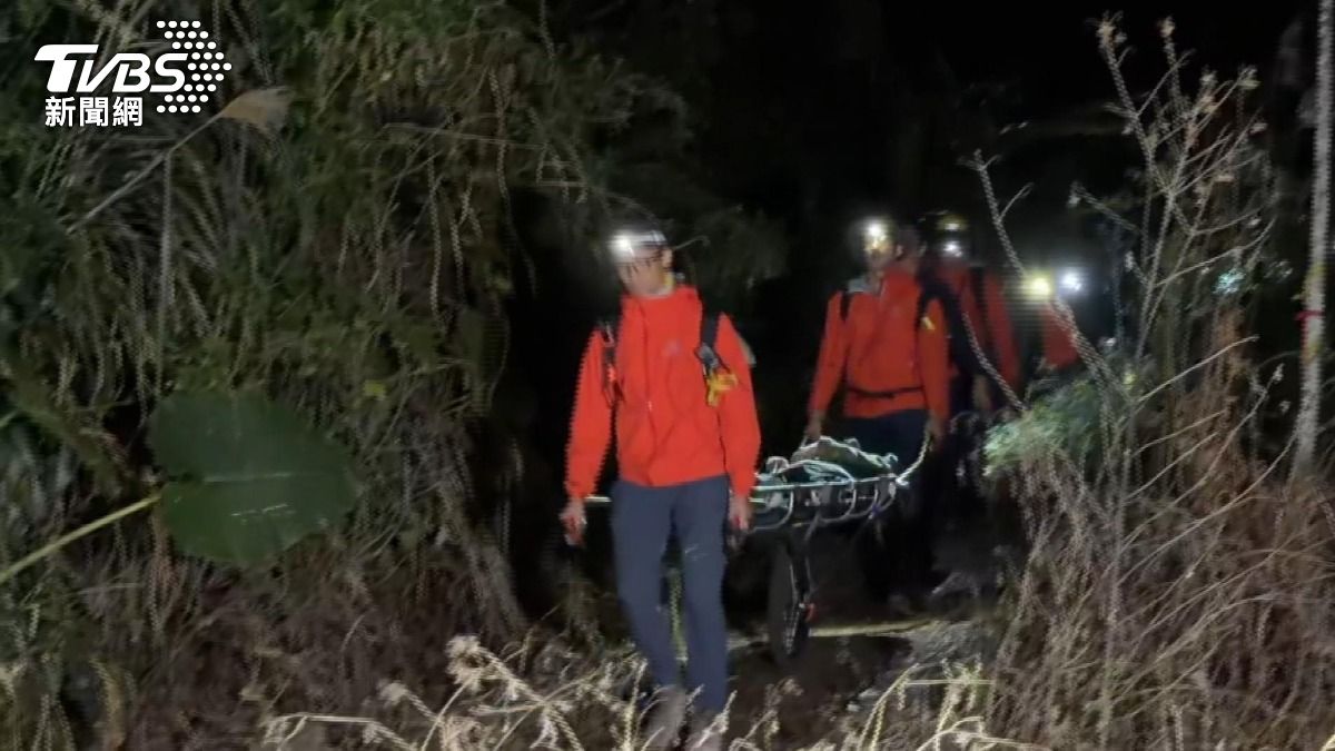 找到他的關鍵在於基地台與手機的連線訊號，以及他發出的呼救哨音。(圖／TVBS)