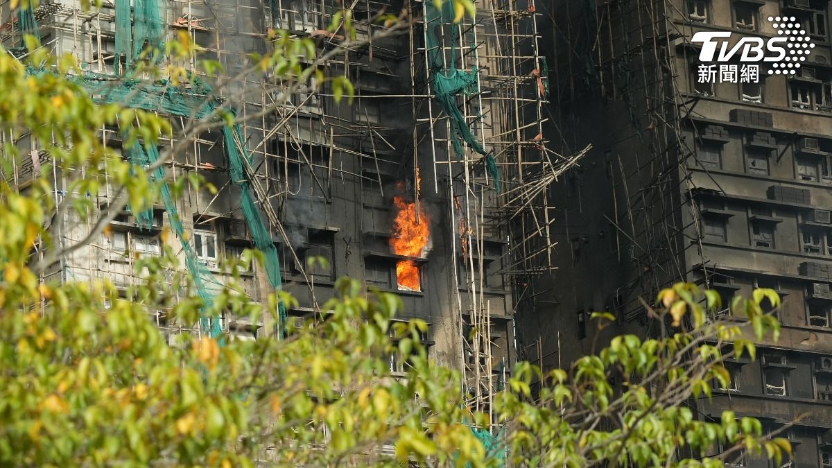 27日下午再竄火煙。(圖/吳奎炎攝)