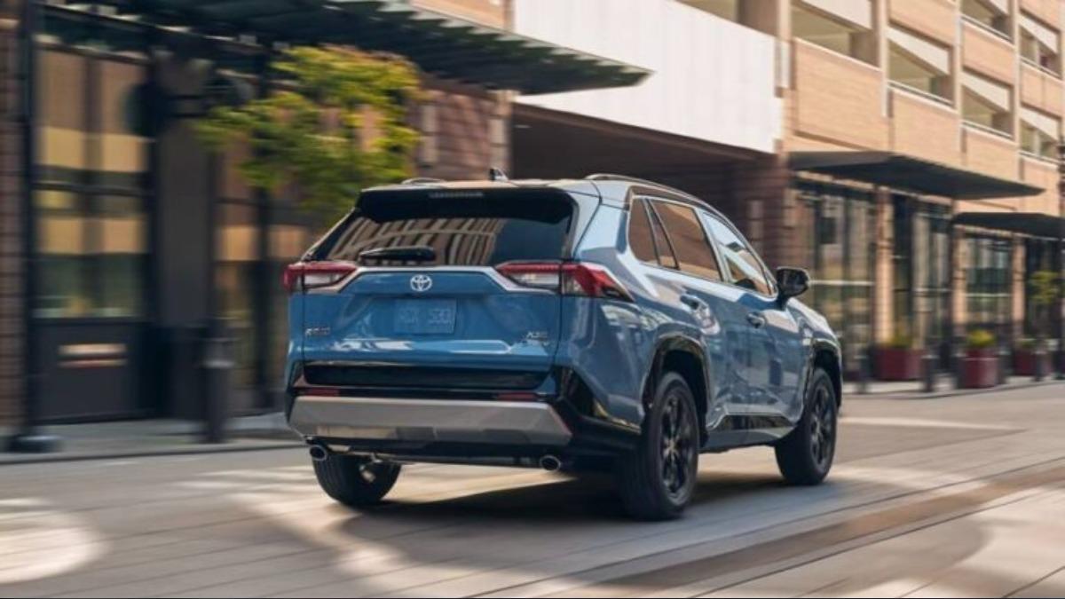 目前台灣販售的5代RAV4小改款（即5.5代車型） 剩下4種車型，包含1個2.0升汽油與3個2.5升Hybrid。（圖／Toyota提供）