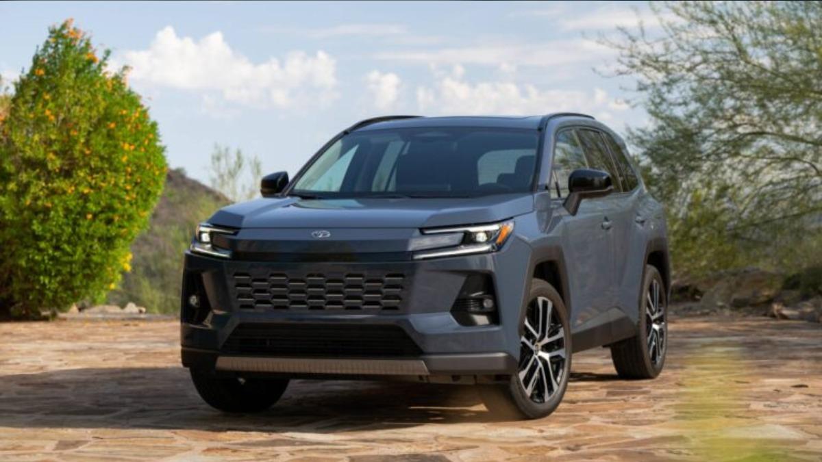 隨著5代出清進入白熱化，外界對6代RAV4登台時程更顯關注。根據經銷端傳出的最新資訊，今年12月或明年1月可能展開正式預接單。（圖／Toyota提供）