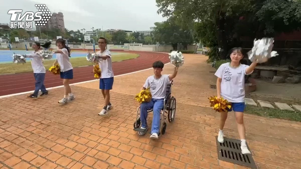 這份強大的向心力和凝聚力讓班導師感到無比佩服與驕傲。（圖／TVBS）
