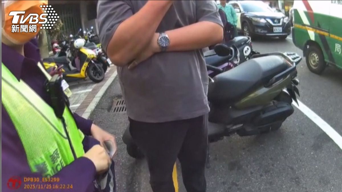 台中貨車司機醉撞車　酒測值0.53毫克送辦。(圖／TVBS)   