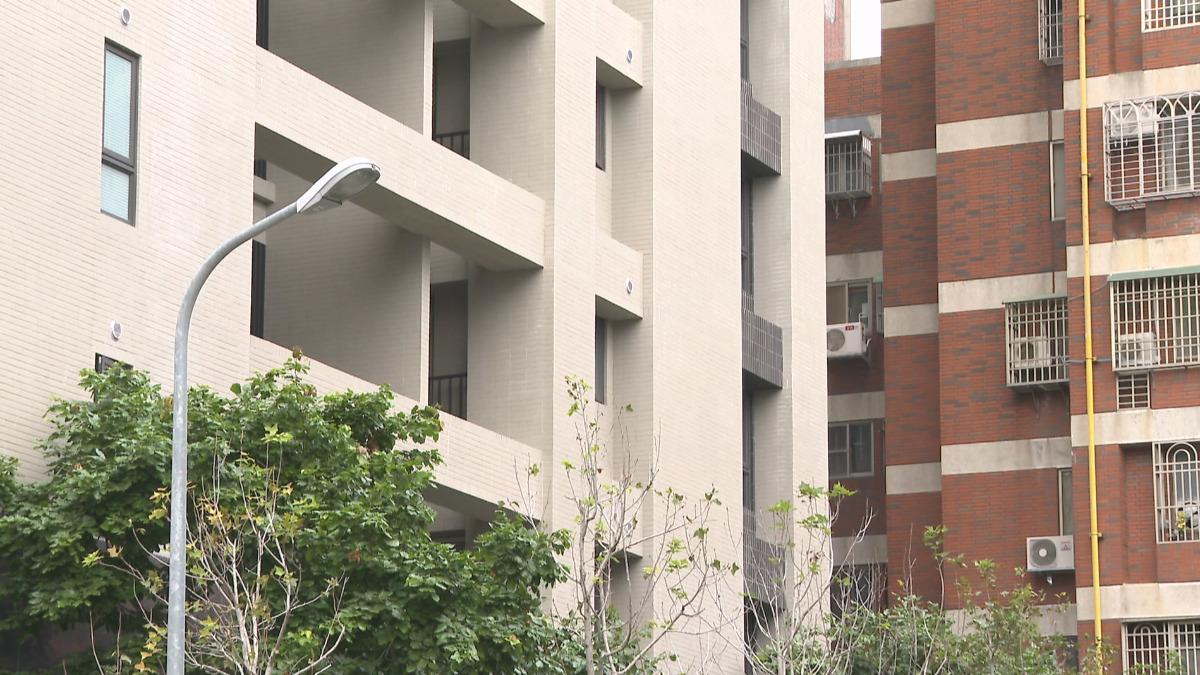 物業被丟文件控「委員霸凌」住戶駁拖財報。(圖／民眾提供)