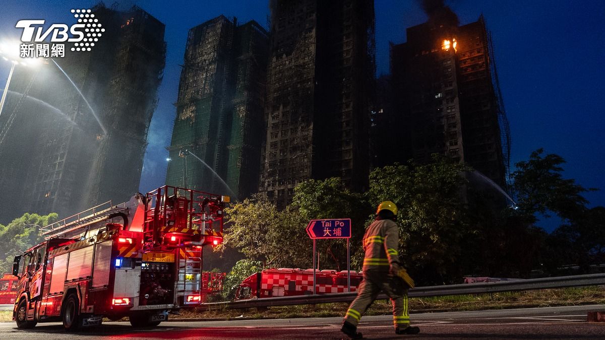 香港宏福苑火場受困失聯名單持續擴大,家屬心急如焚。(圖/達志影像美聯社)