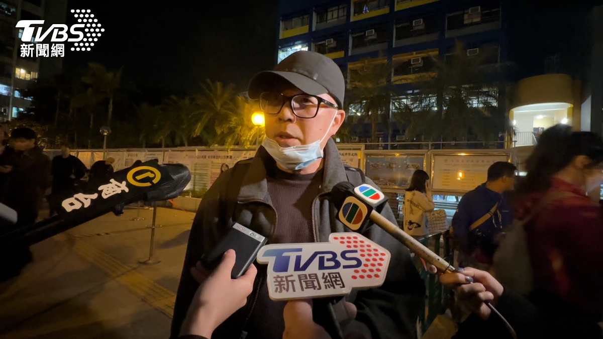住戶感嘆看到搬出來的人都是認識的人,十分難過。(圖/區國強攝)