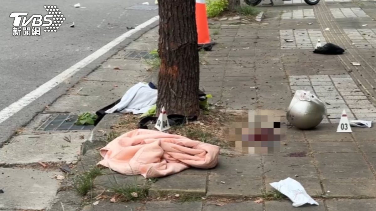 有片/台中死亡車禍!46歲男騎車頭撞樹 車毀人噴飛爆血亡