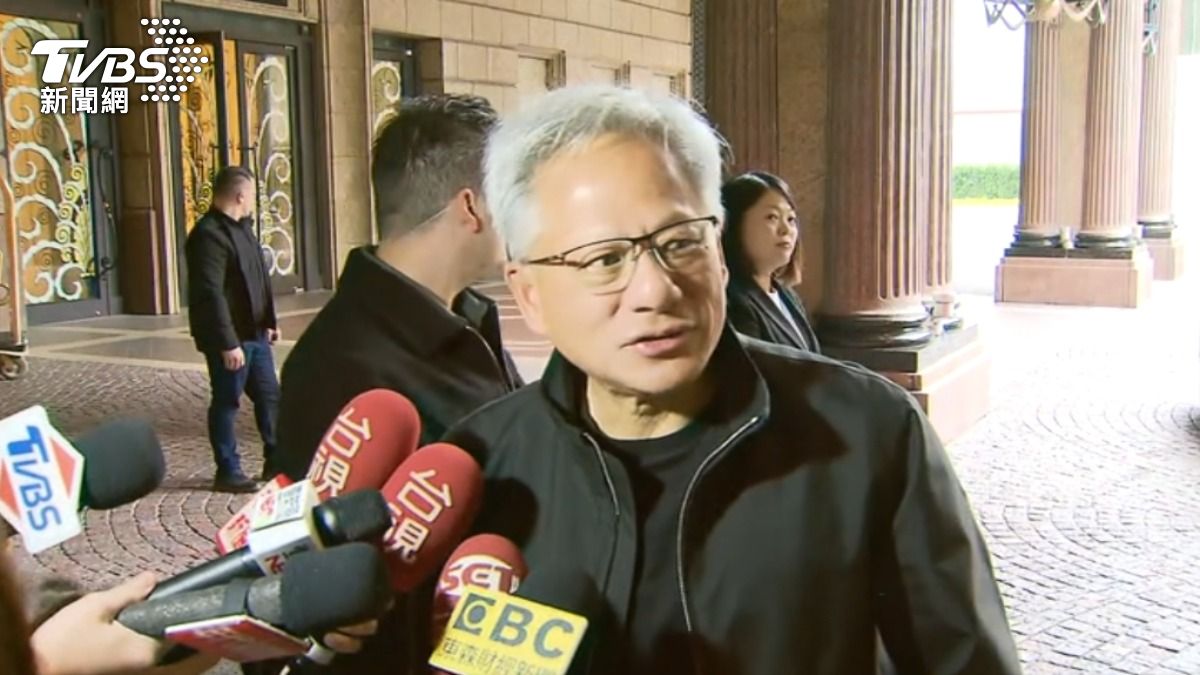 黃仁勳今(28)日受訪證實此行是探望台積電創辦人張忠謀。(圖/TVBS)