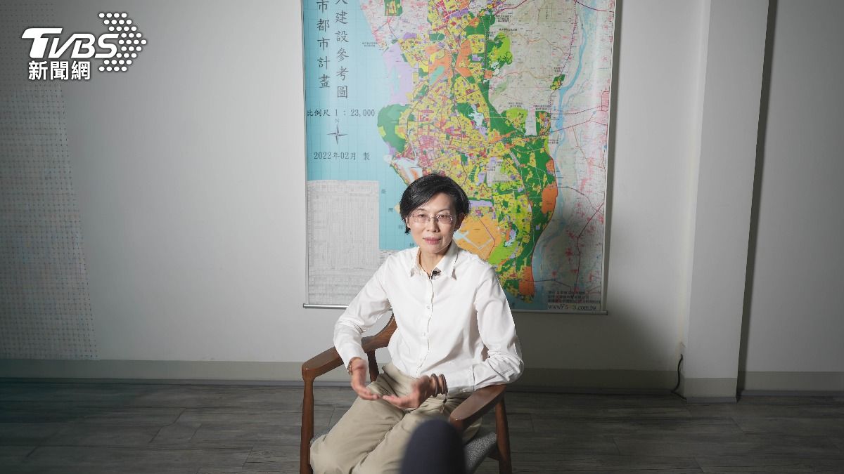 林岱樺提出三大護國產業、五大區域亮點政見。(圖/華子琛攝)