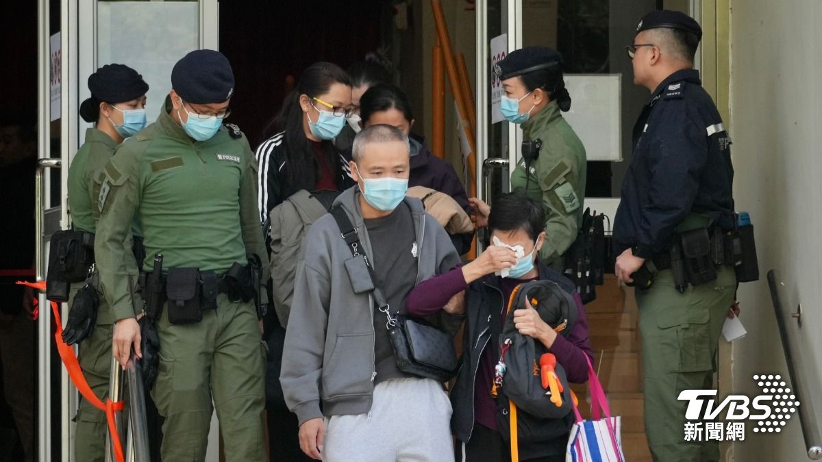 多圖/宏福苑大火昨開放認屍 家屬靠照片相認見最後一面痛哭