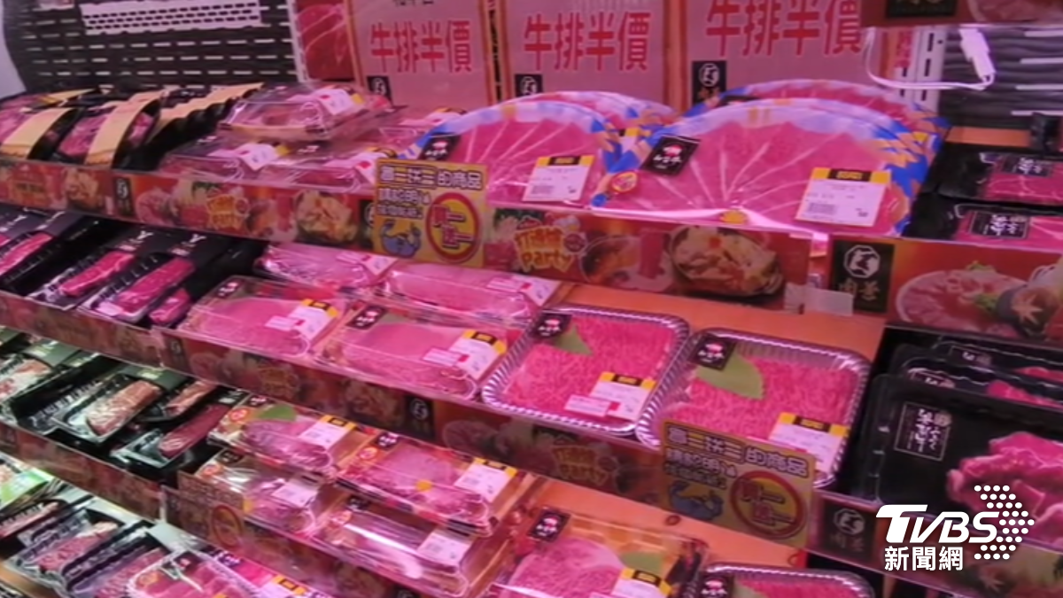日複合商店「肉之日」，和牛買1送1、半價優惠。（圖／TVBS）