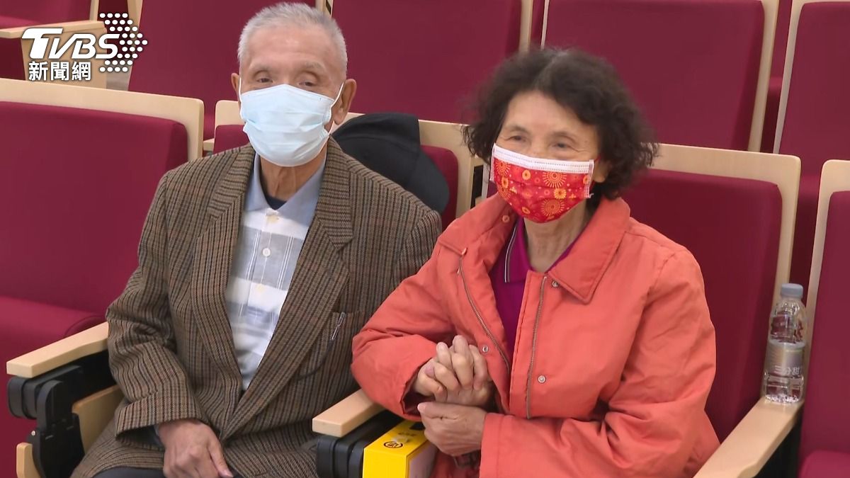 陳先生不吃不喝,臉部浮腫發紅,妻子帶他去了很多醫院就診,被確診為僧帽瓣嚴重逆流。(圖/TVBS)