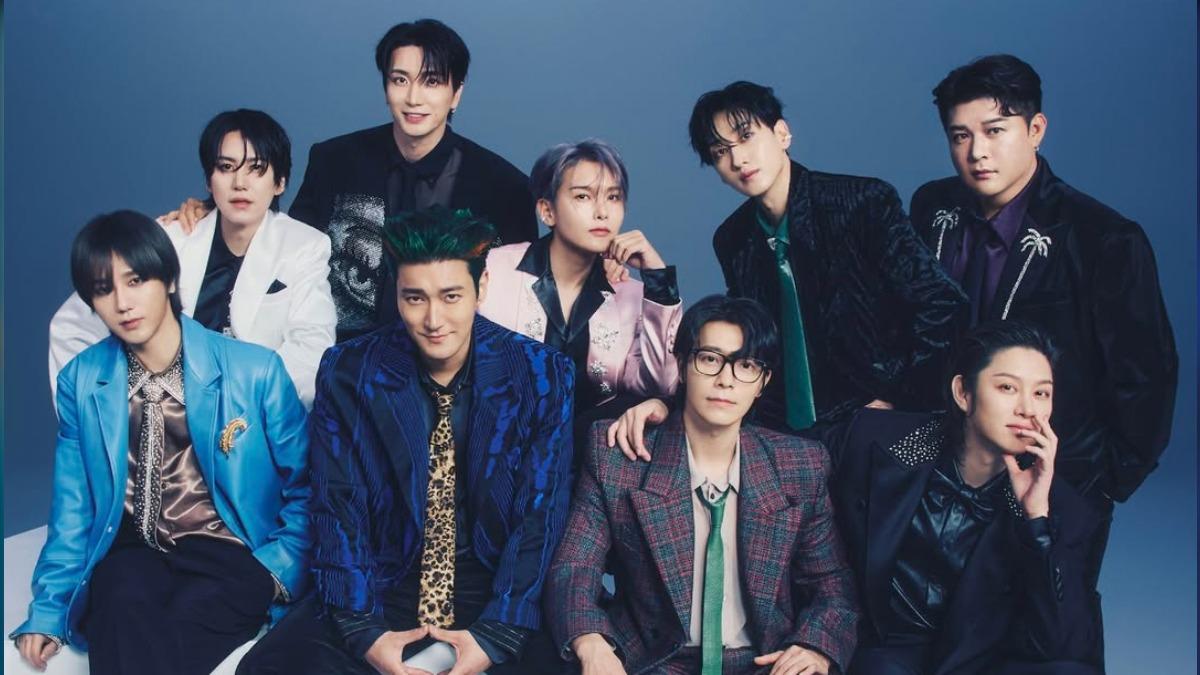 SUPER JUNIOR抵達香港機場時換上黑色系衣服向受災者致意。(圖/取自MAMA官方IG)