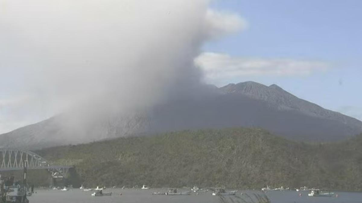 日櫻島火山今又噴!煙柱衝1000公尺高空 再噴這些地恐有火山灰