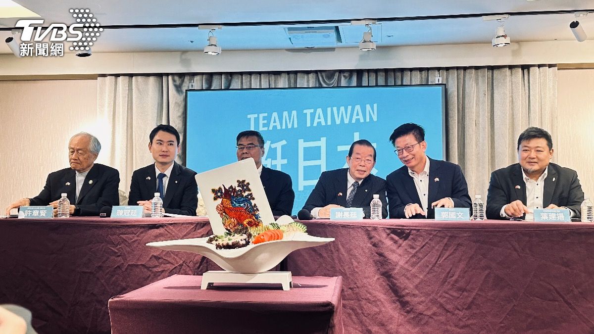 現場端出日本水產。(圖/潘袁詩羽攝)