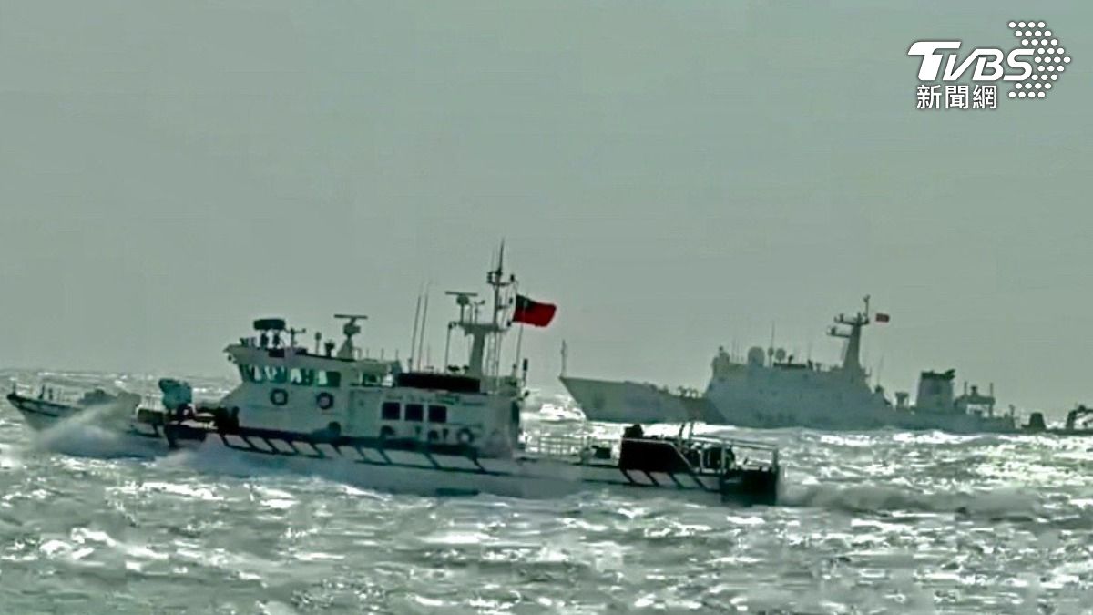 上午4艘中共海警船稱「執法巡查」闖入我金門水域，被我海巡驅離。（圖／金門海巡隊提供）