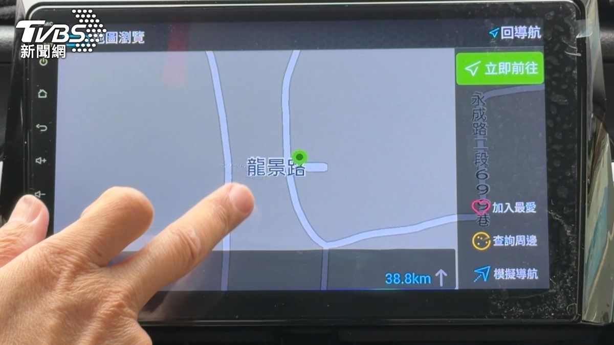 其他汽車的導航,也同樣找不到「香群路」而是其他路名,推測是系統BUG。(圖/TVBS)