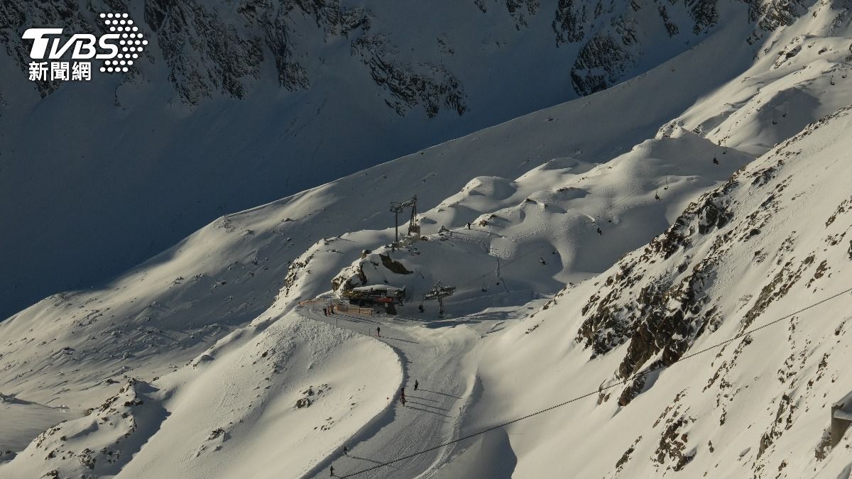 驚險瞬間曝!奧地利雪崩吞沒「8人滑雪隊」 全員奇蹟獲救