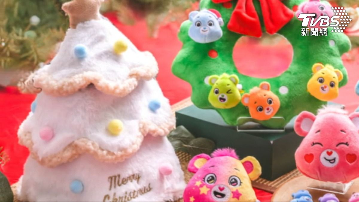 超商推出的聖誕樹吸引民眾搶購。(圖/TVBS)