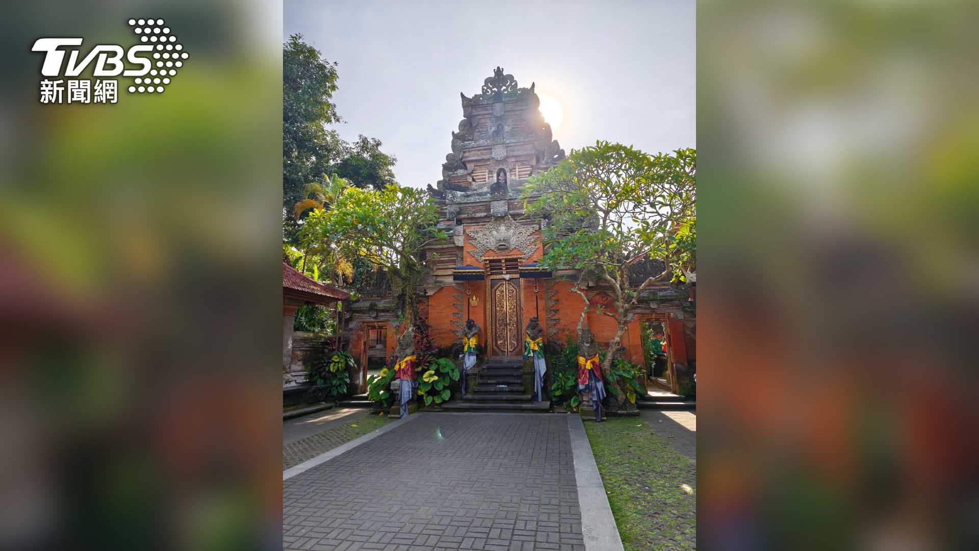 即使太陽正好在塔樓背後,塔樓輪廓與紅磚牆、石雕紋理都保留得很完整。(圖/TVBS)