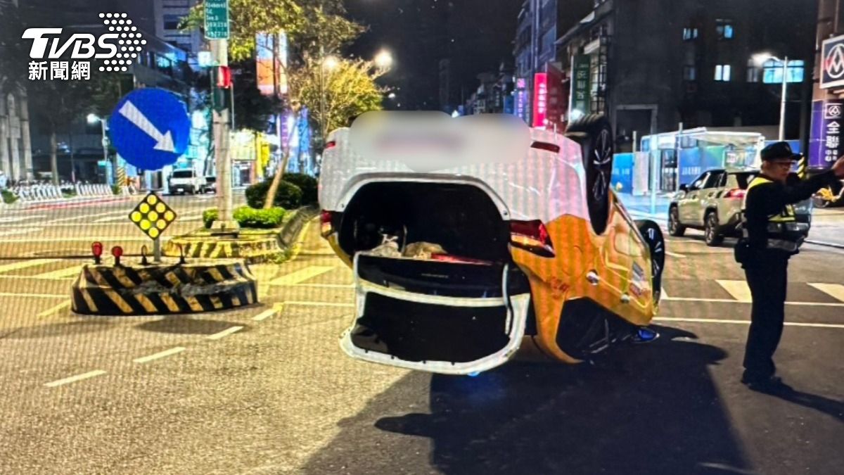 警方到場進行交管。(圖/TVBS)