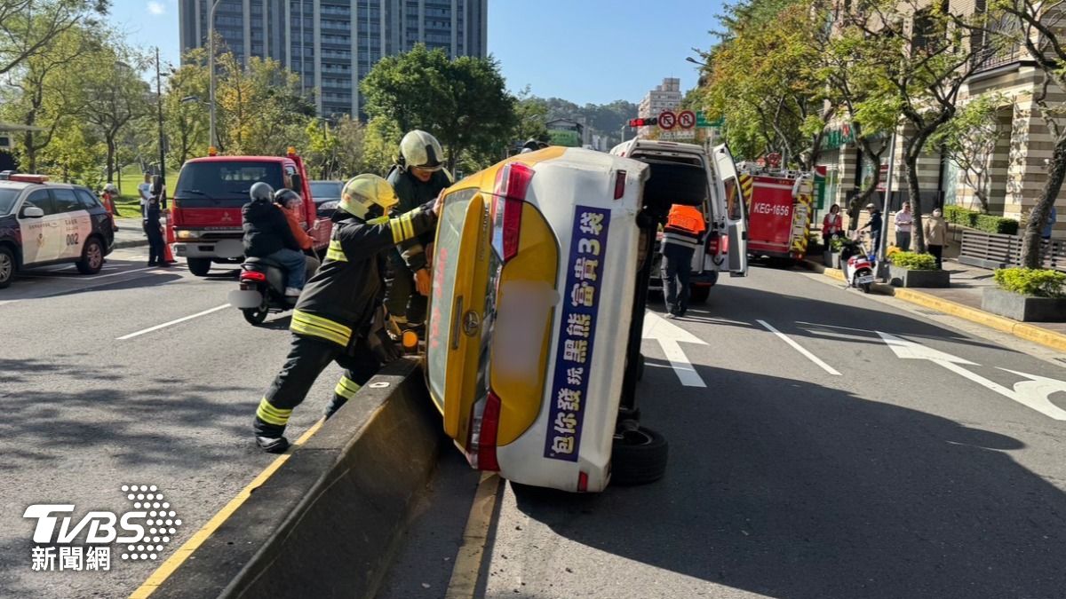 警消人員到場救援。(圖/TVBS)
