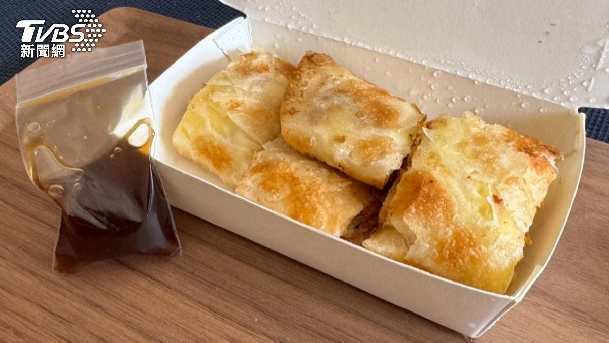有網友分享,有的店家會在醬料中加入蒜頭、辣椒提升風味。(圖/TVBS)
