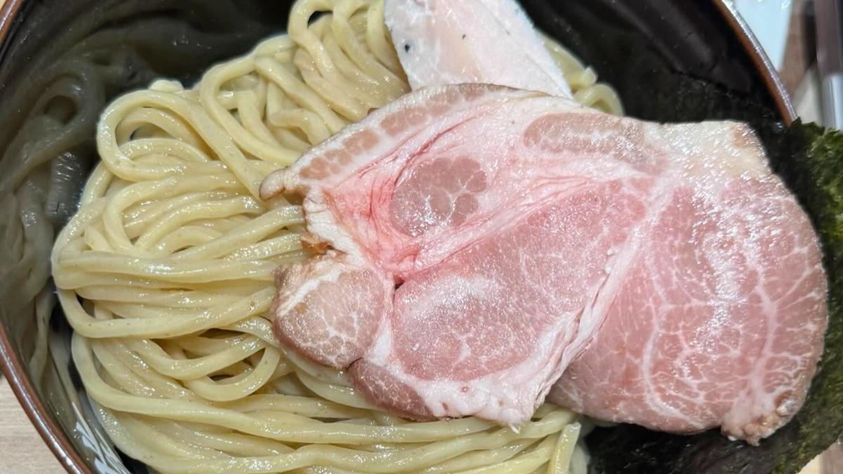 麵屋一燈「粉色叉燒」遭控沒熟!業者澄清:正常色澤 送兌換券滅火
