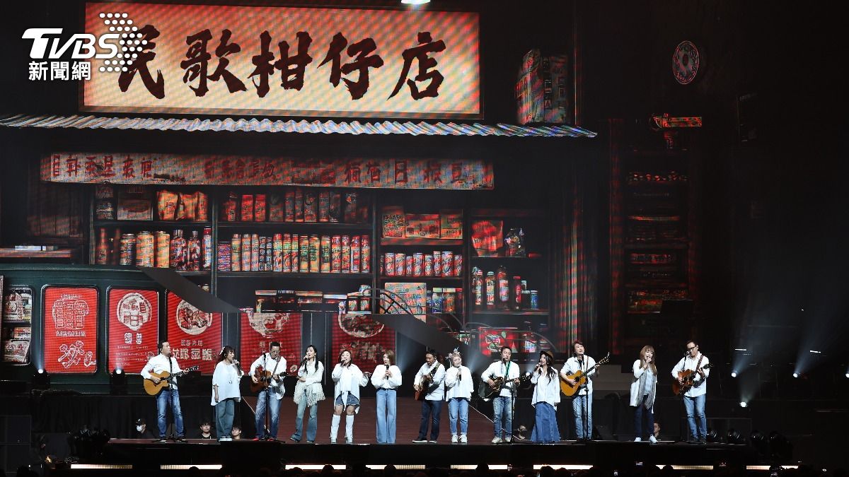演唱會少不了的點歌橋段,眾人帶著全場盡情高歌。(圖/張哲鳴攝)