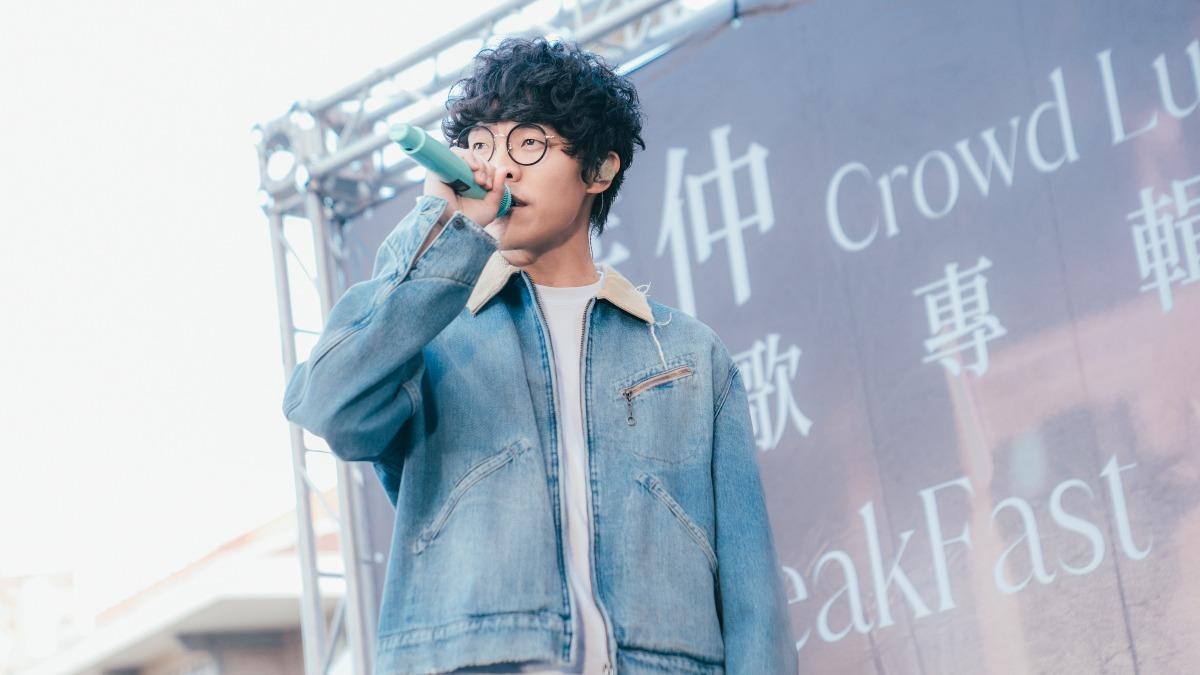 粉絲半夜卡位!盧廣仲簽唱會超狂人潮曝 嗨送娃娃竟是這原因