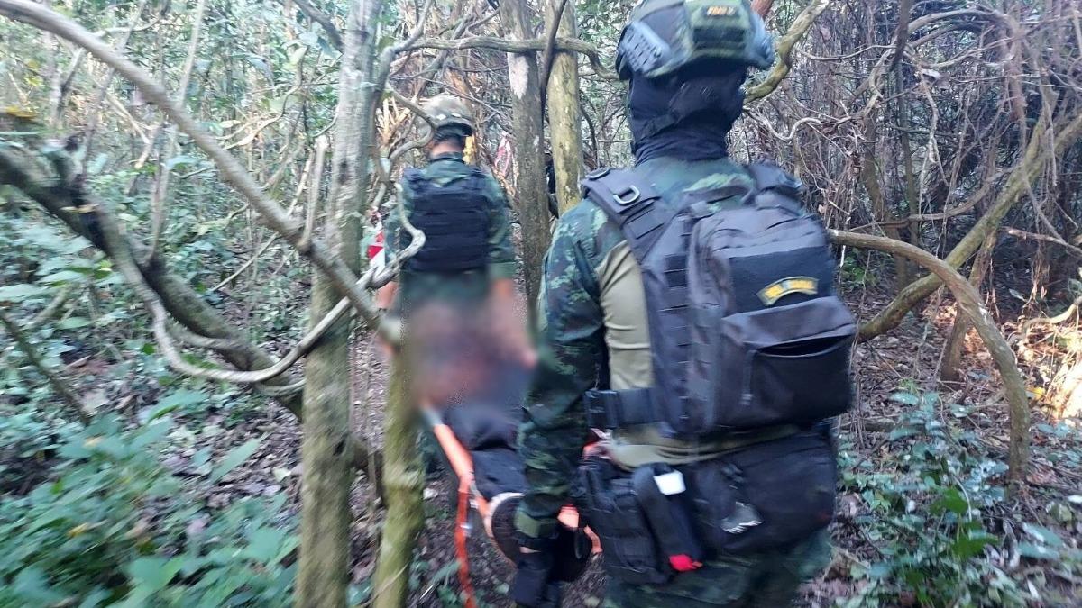 泰柬邊境布滿地雷,男子誤踩遭炸斷腿。(圖/翻攝自民意報)