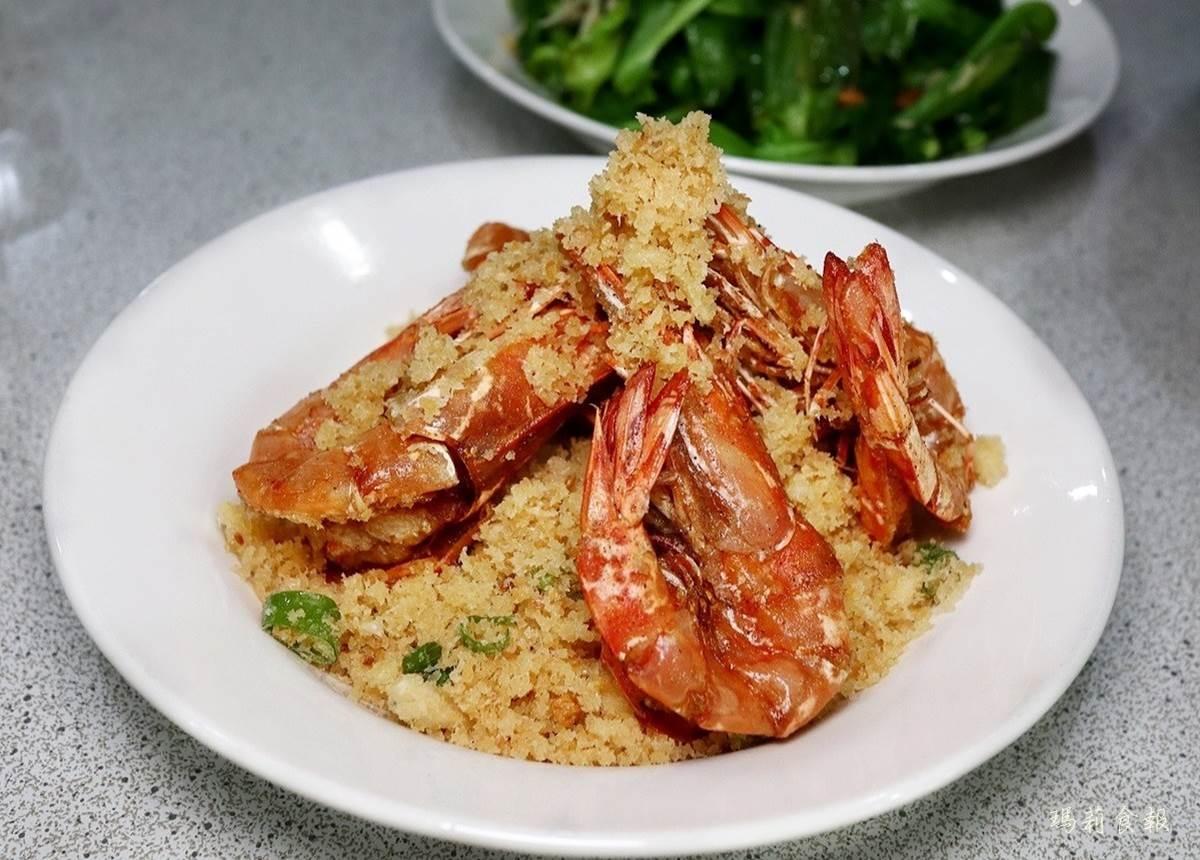 一尾尾又肥又新鮮的草蝦，炸得外層酥香入味，但內層肉質仍保持Q彈鮮美。（圖／瑪莉食報提供）