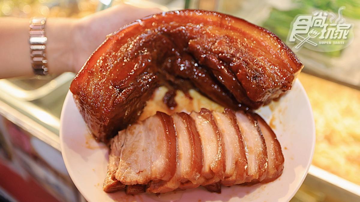 推薦必買油亮肥厚的「東坡肉」,光看就讓人垂涎三尺。(圖/食尚玩家)