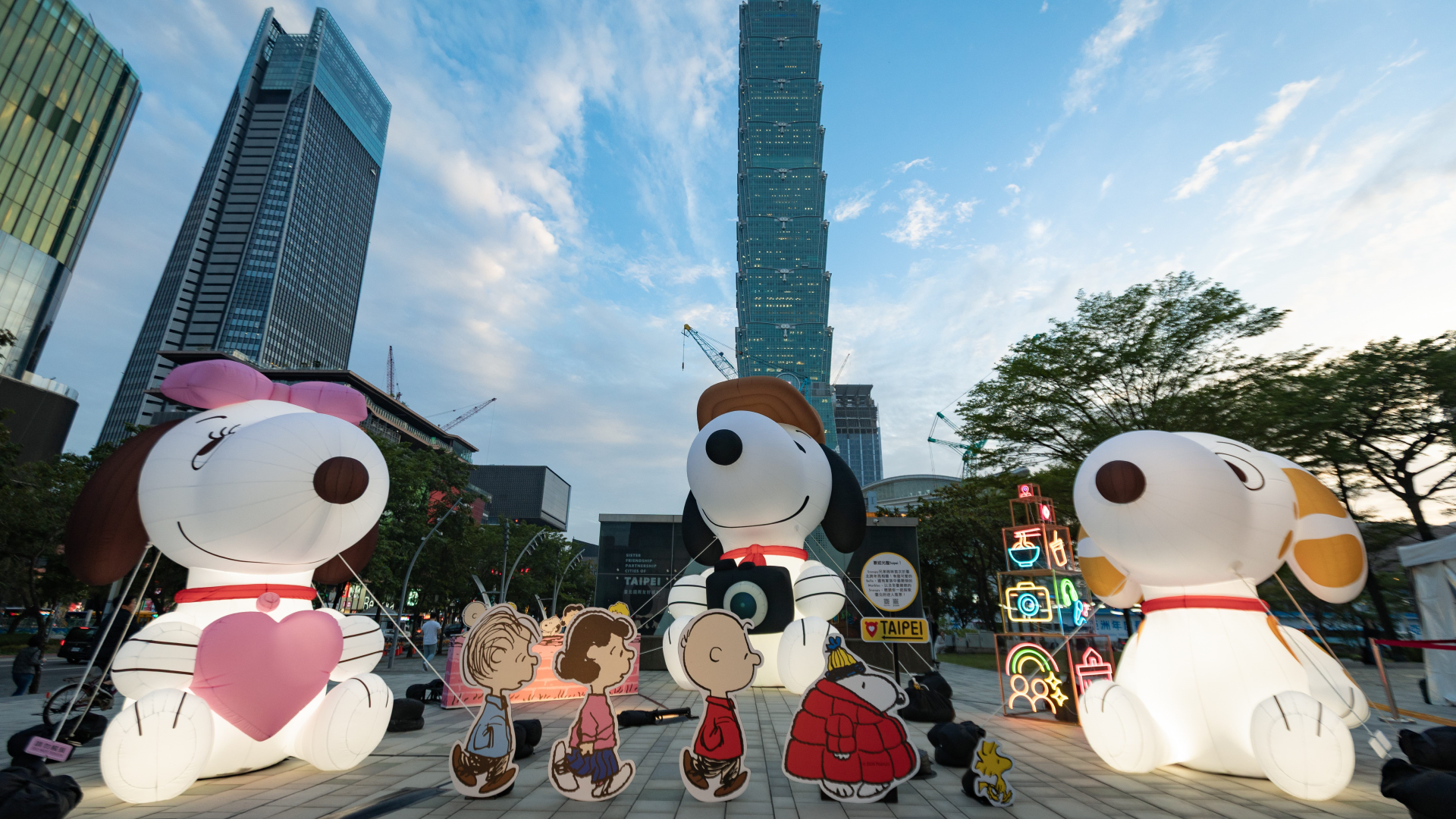 ▲Snoopy x Belle x Marbles陪你一起迎新年。（圖片來源：臺北市政府）