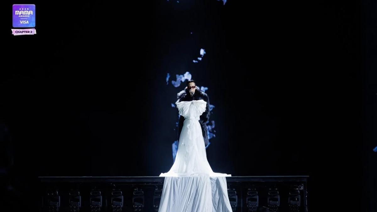 GD演唱〈DRAMA〉。(圖/翻攝自IG@mnet_mama)